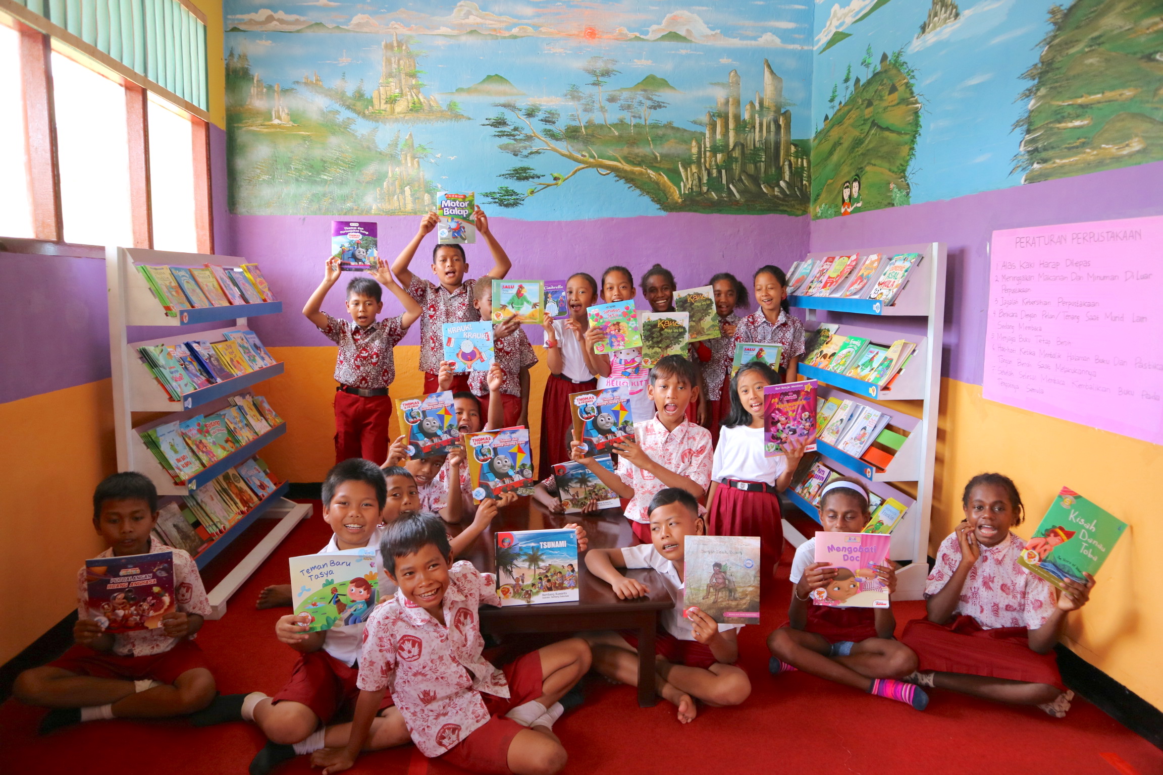 Mensortir Buku Cerita untuk Anak-Anak di Flores!