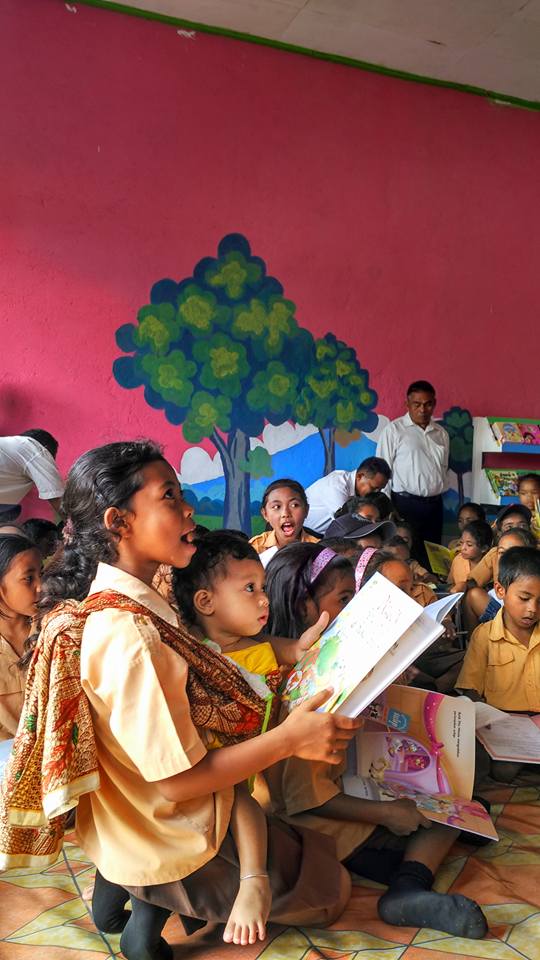 Galeri aktivitas Mensortir Buku Cerita untuk Anak-Anak di Flores! ke-3