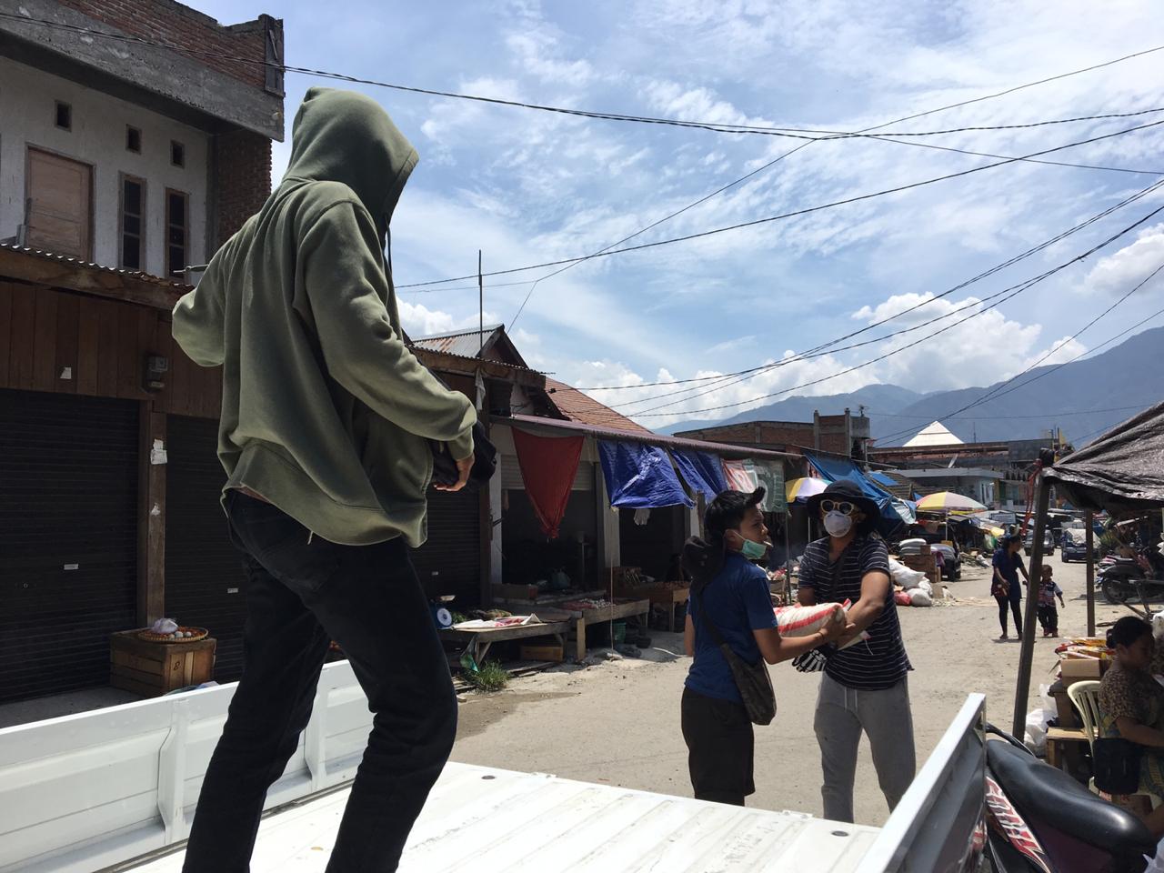 Galeri aktivitas Relawan untuk Distribusikan Bantuan di Palu ke-3