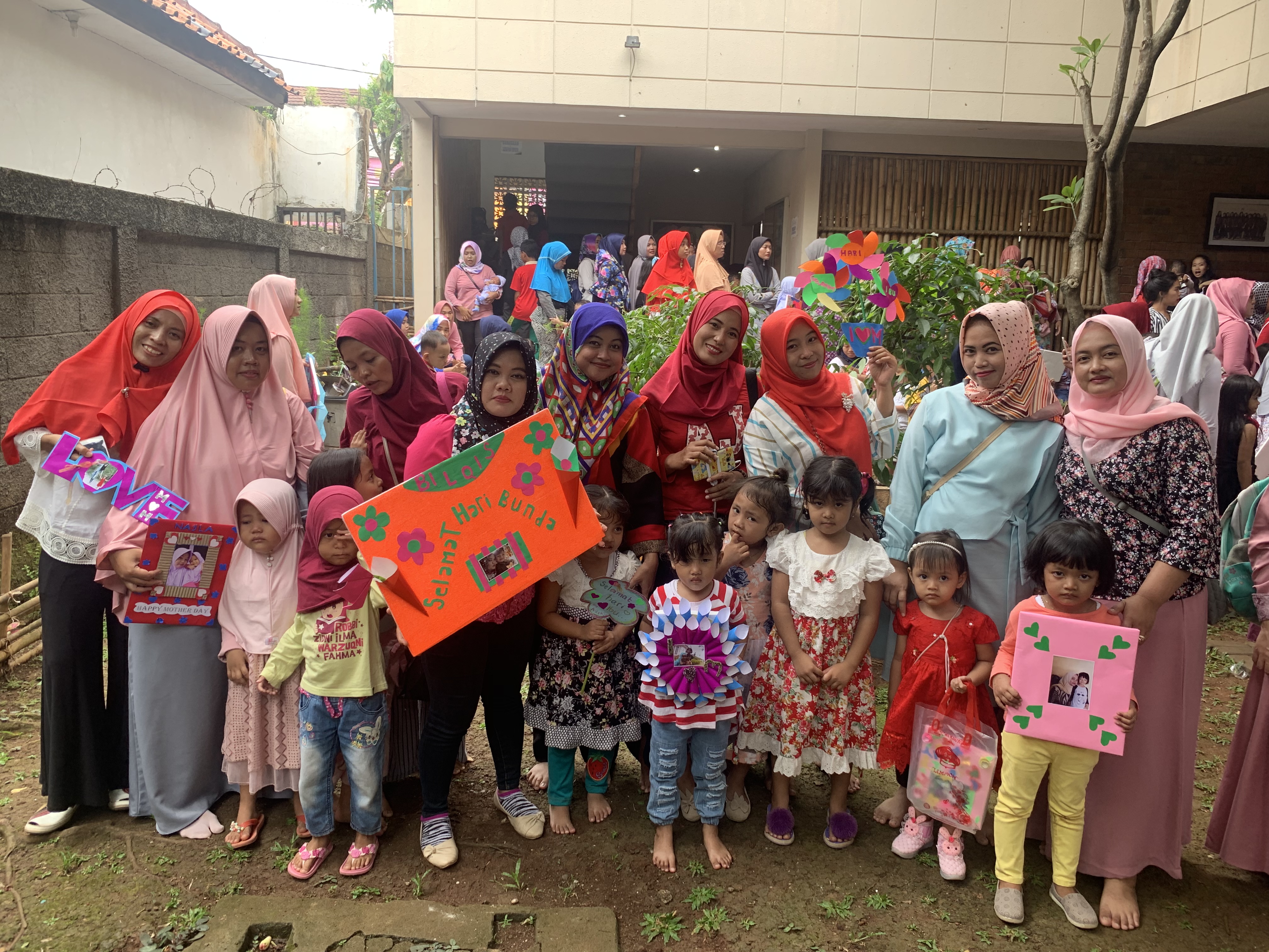 Galeri aktivitas TUTOR TARI RUMAH PINTAR CIKEAS ke-4