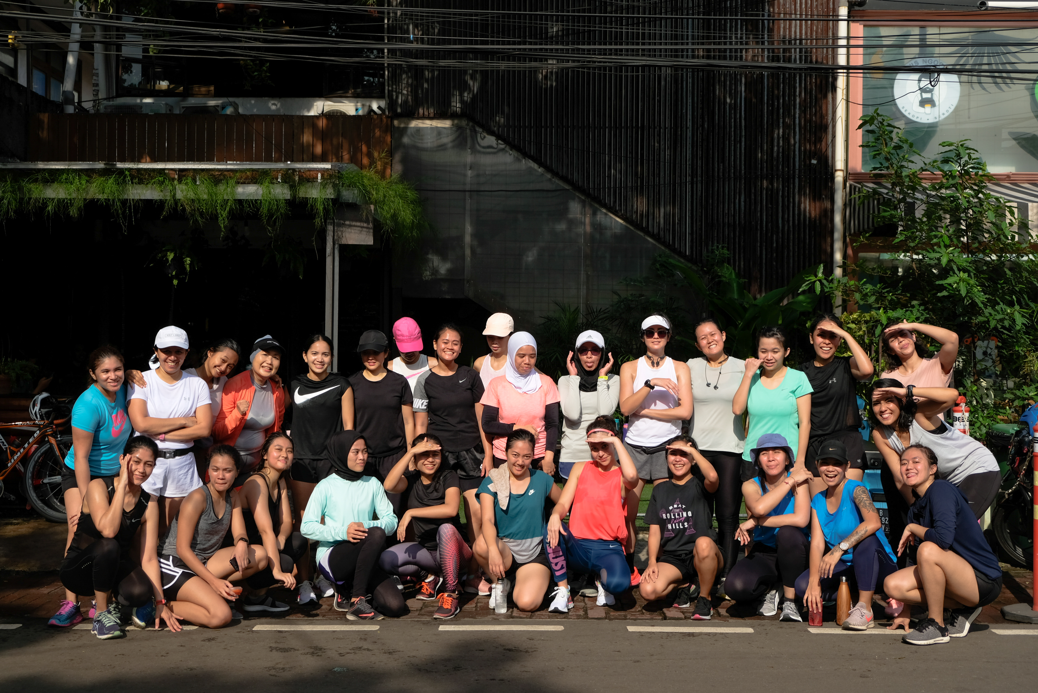 Galeri aktivitas Relawan Marshal Juri Lintasan Lari di Women's 10K ke-2