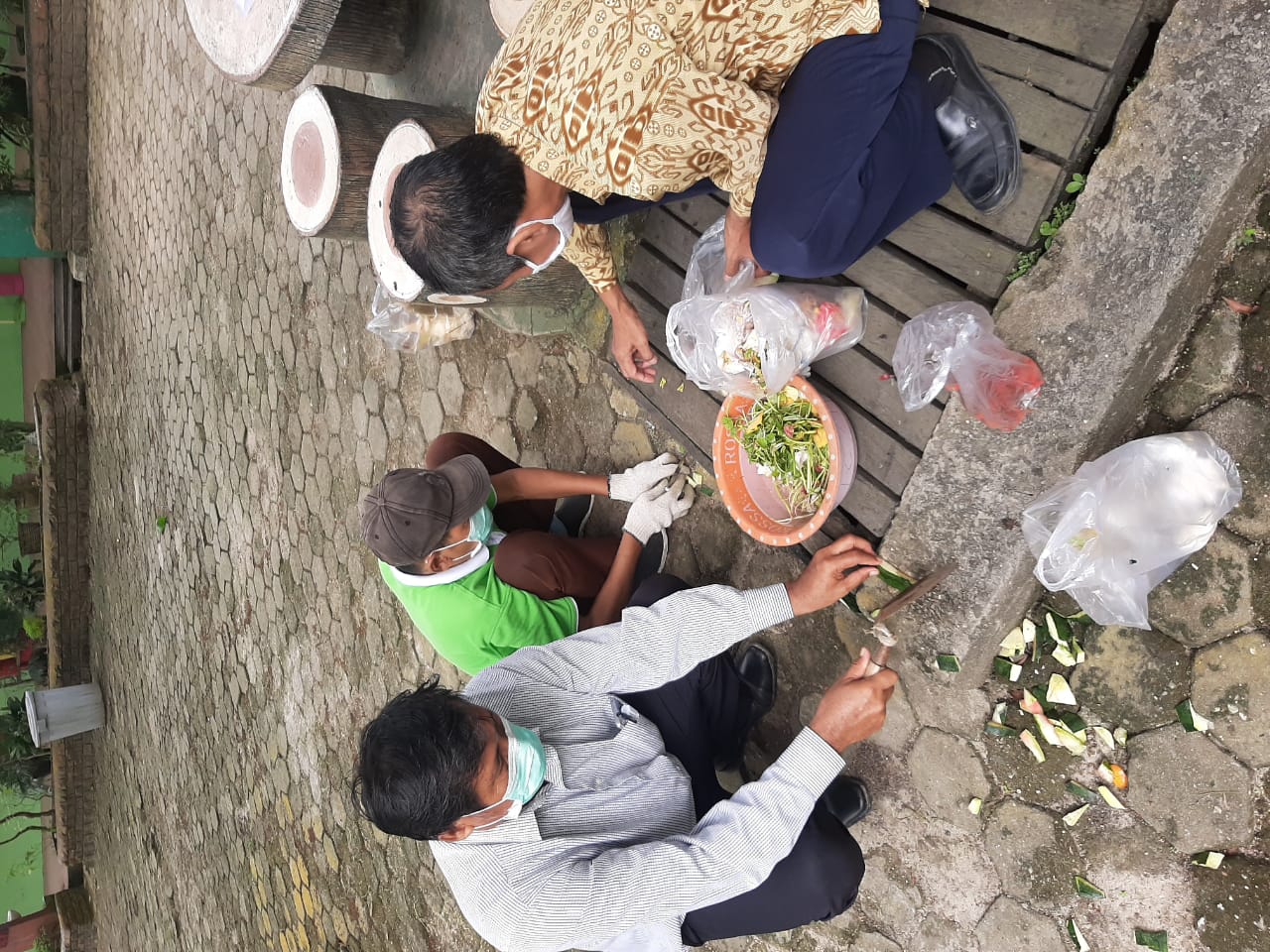 Galeri aktivitas Kegiatan memilah sampah organik dan anorganik ke-2