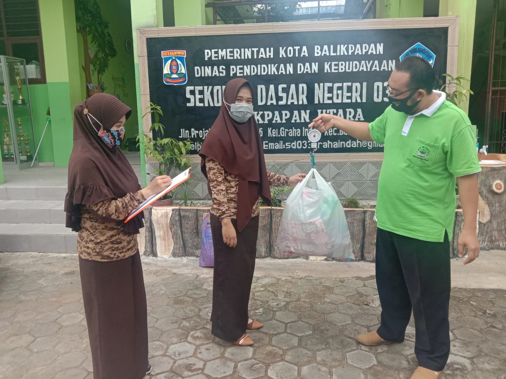 Galeri aktivitas Kegiatan memilah sampah organik dan anorganik ke-6