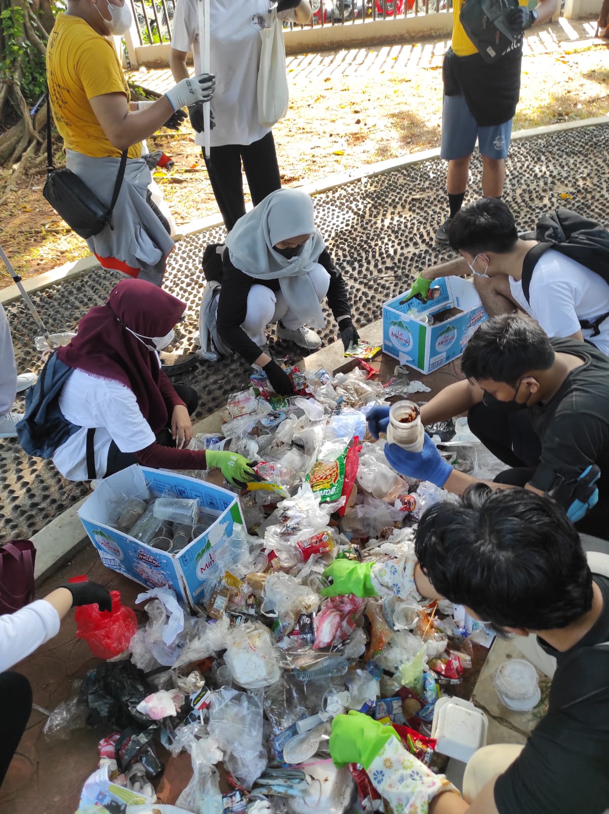 Galeri aktivitas ✅ Sampahmu Bukan Warisan: Clean Up & Trash Audit ke-3