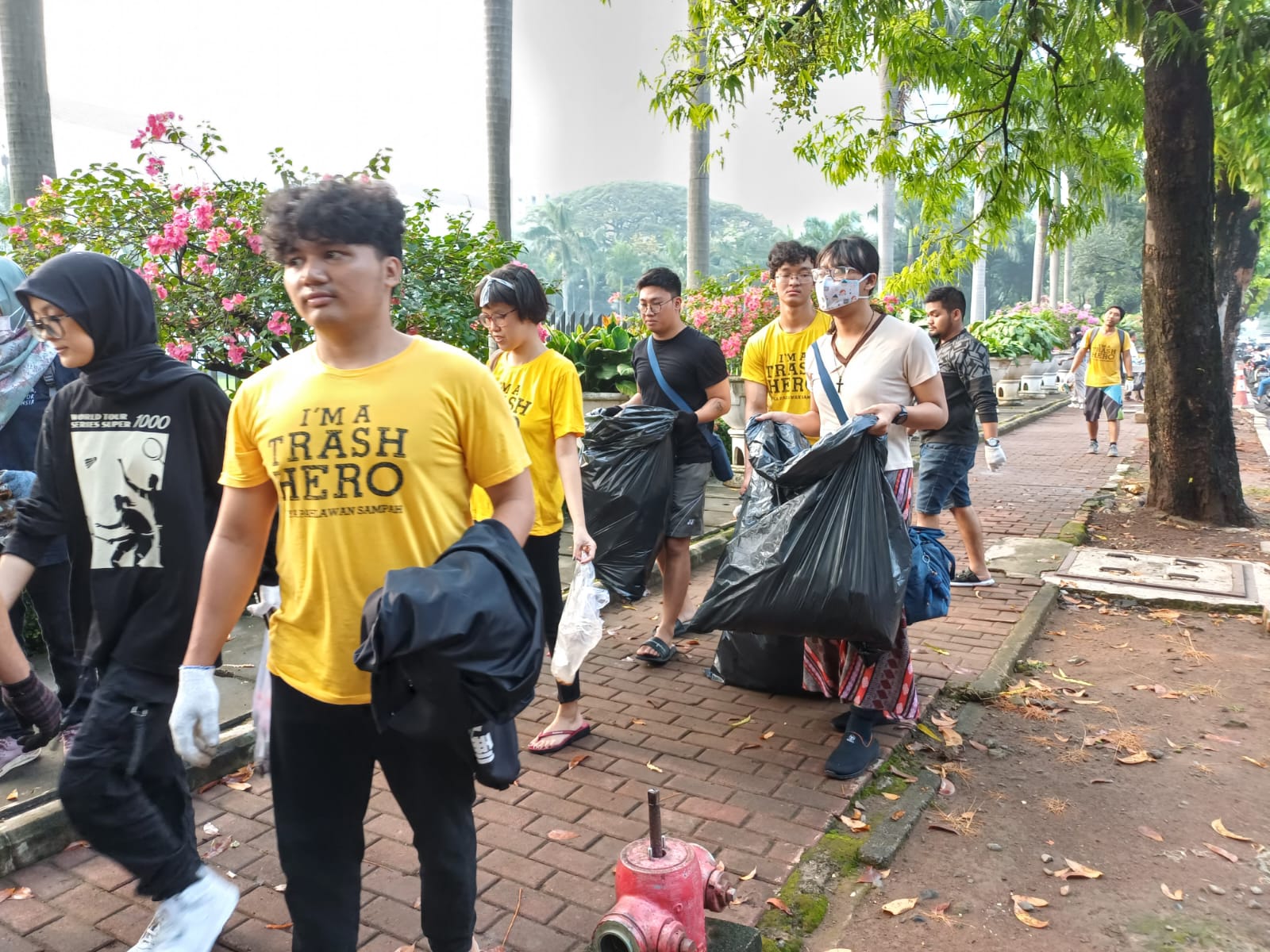 Galeri aktivitas Clean up Trash Hero Jakarta ke-132 ke-5