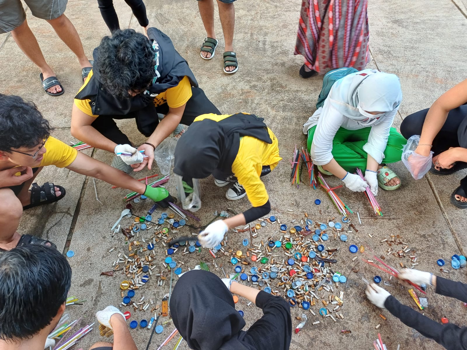 Galeri aktivitas Clean up Trash Hero Jakarta ke-132 ke-6