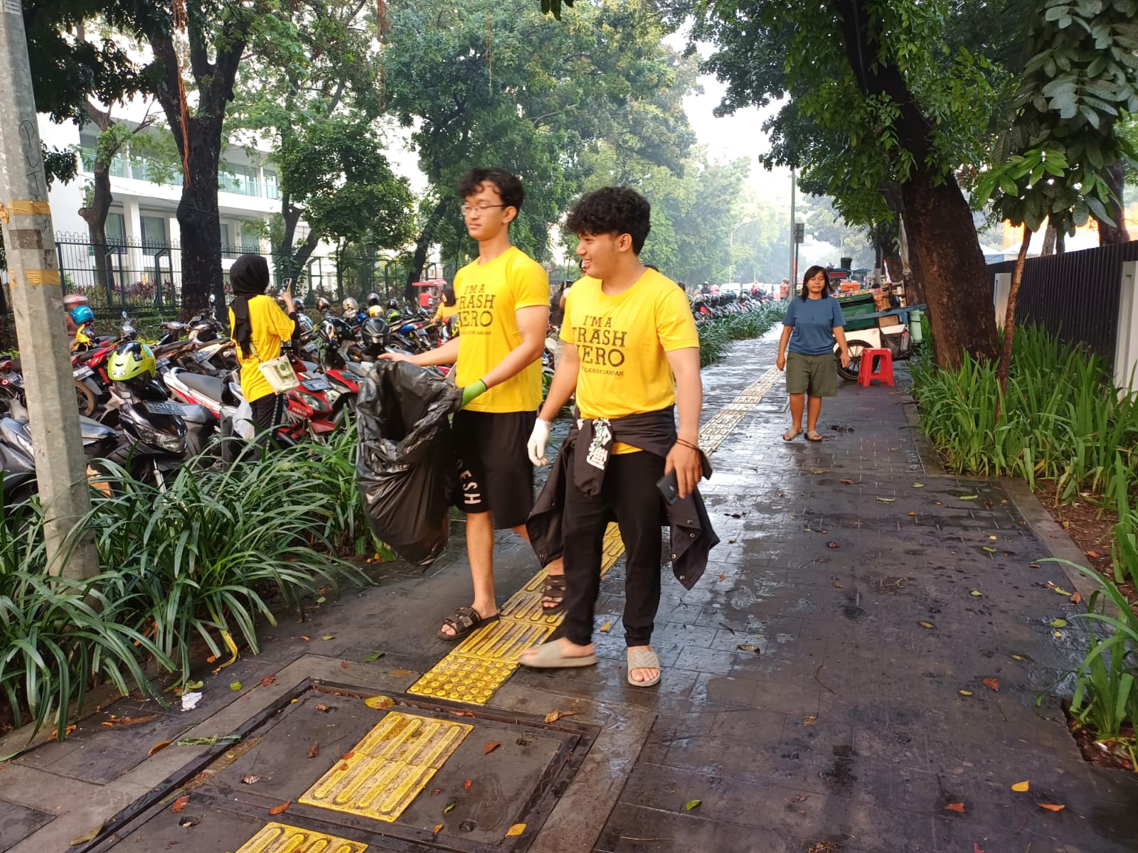 Galeri aktivitas Clean up Trash Hero Jakarta ke-158 ke-2