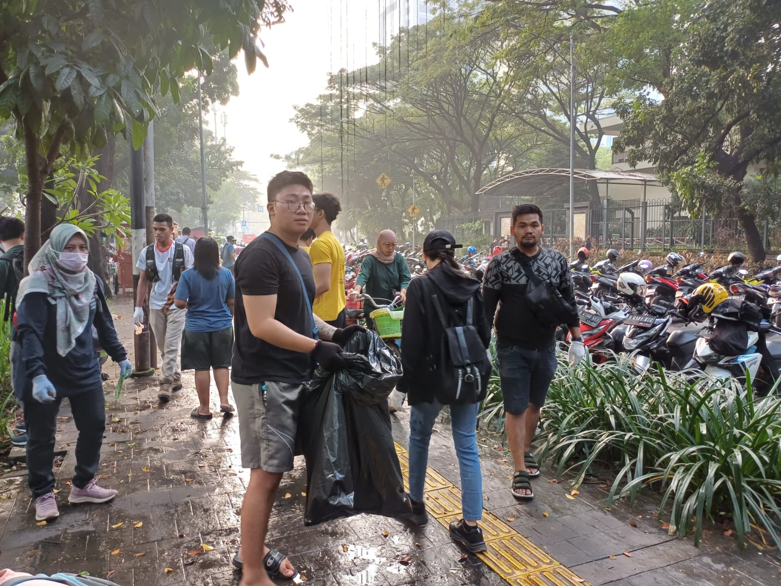 Galeri aktivitas Clean up Trash Hero Jakarta ke-158 ke-3