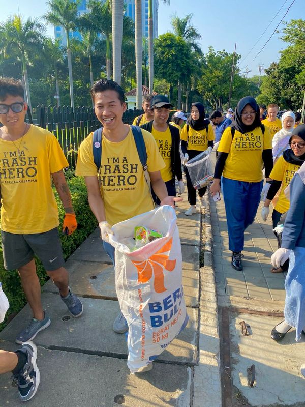Galeri aktivitas Clean up Trash Hero Jakarta ke-212 ke-5