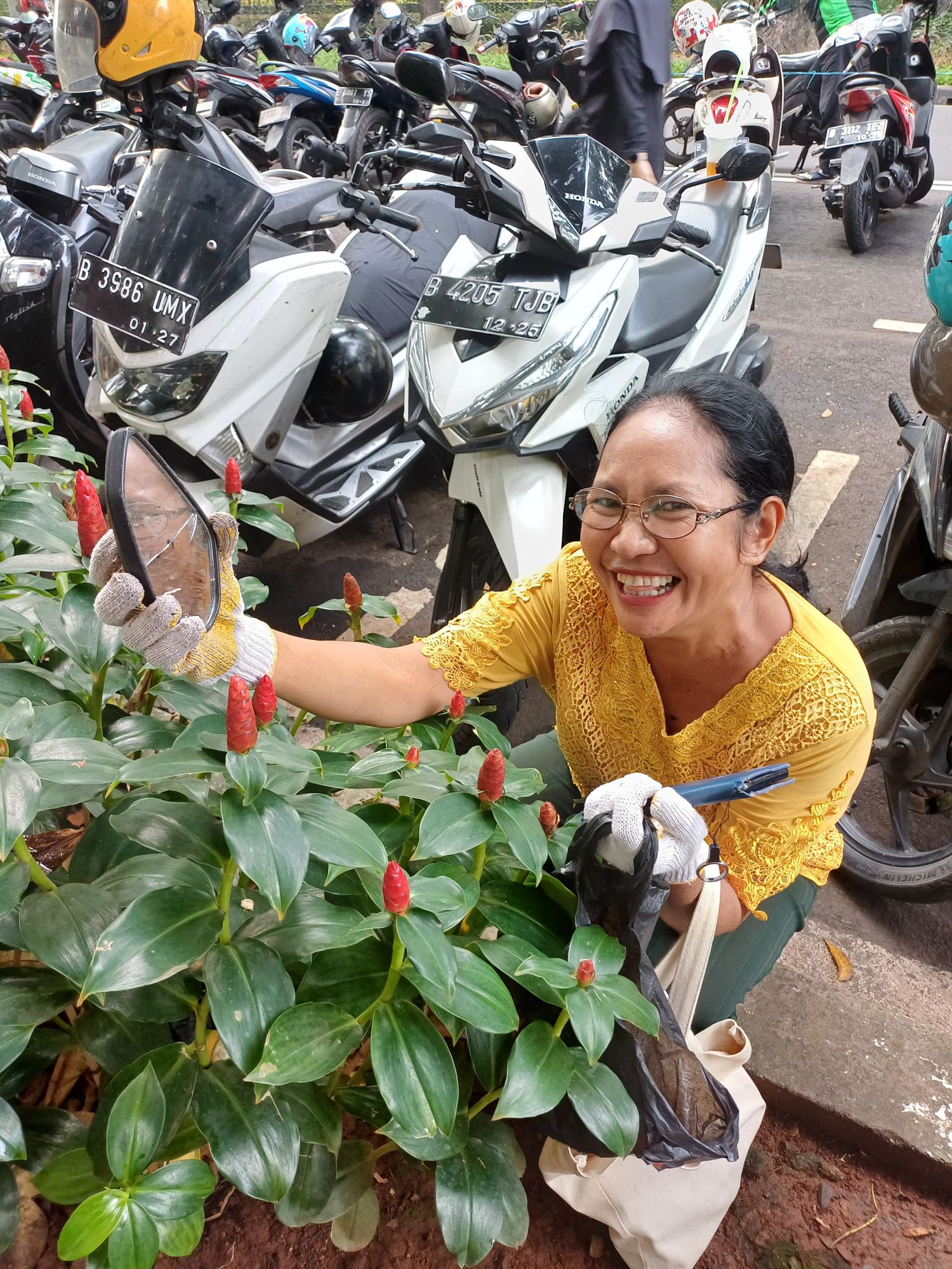 Galeri aktivitas Clean up Trash Hero Jakarta ke-212 ke-18