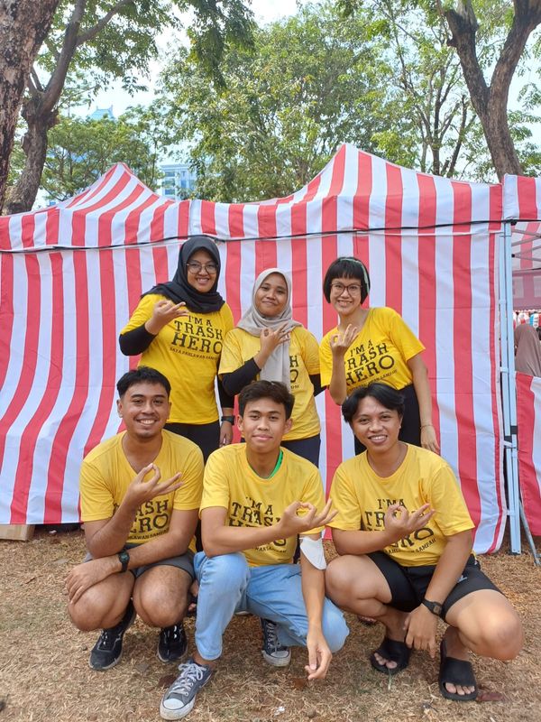 Galeri aktivitas Clean up Trash Hero Jakarta ke-212 ke-21