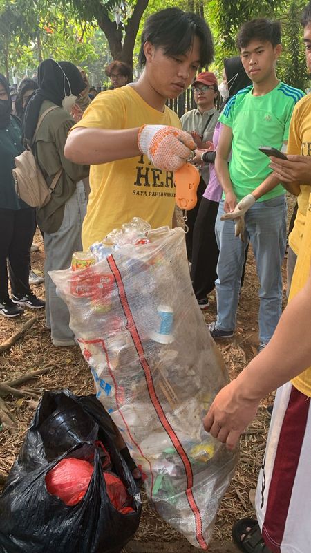 Galeri aktivitas Clean up Trash Hero Jakarta ke-213 ke-15