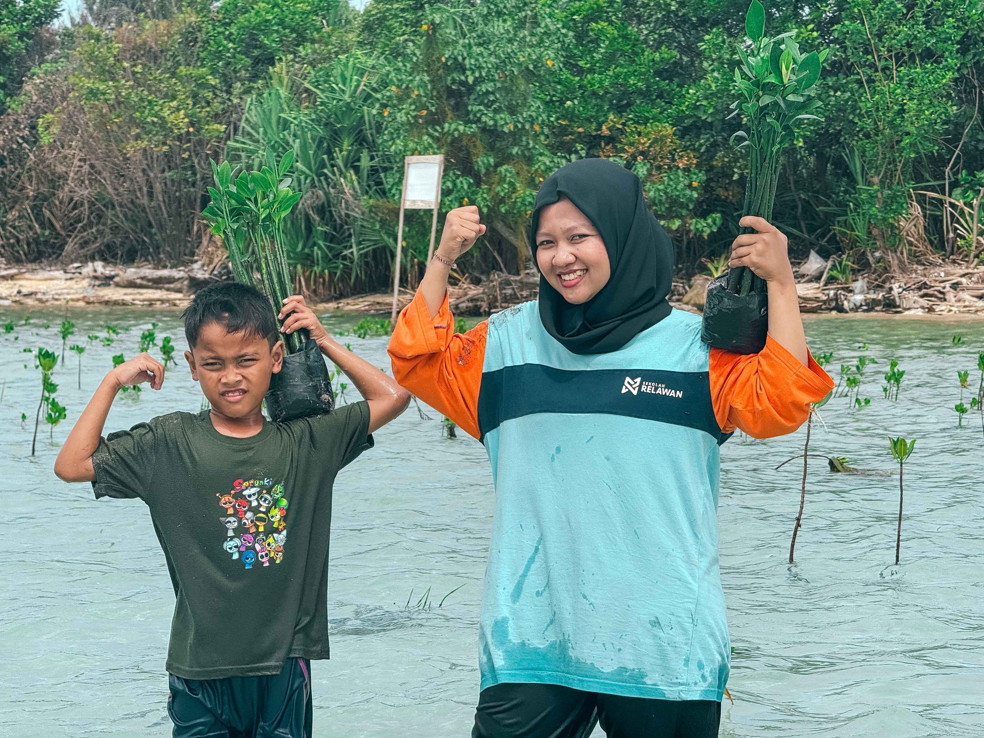 Galeri aktivitas 1.500 Mangrove untuk Pulau Pari  ke-4