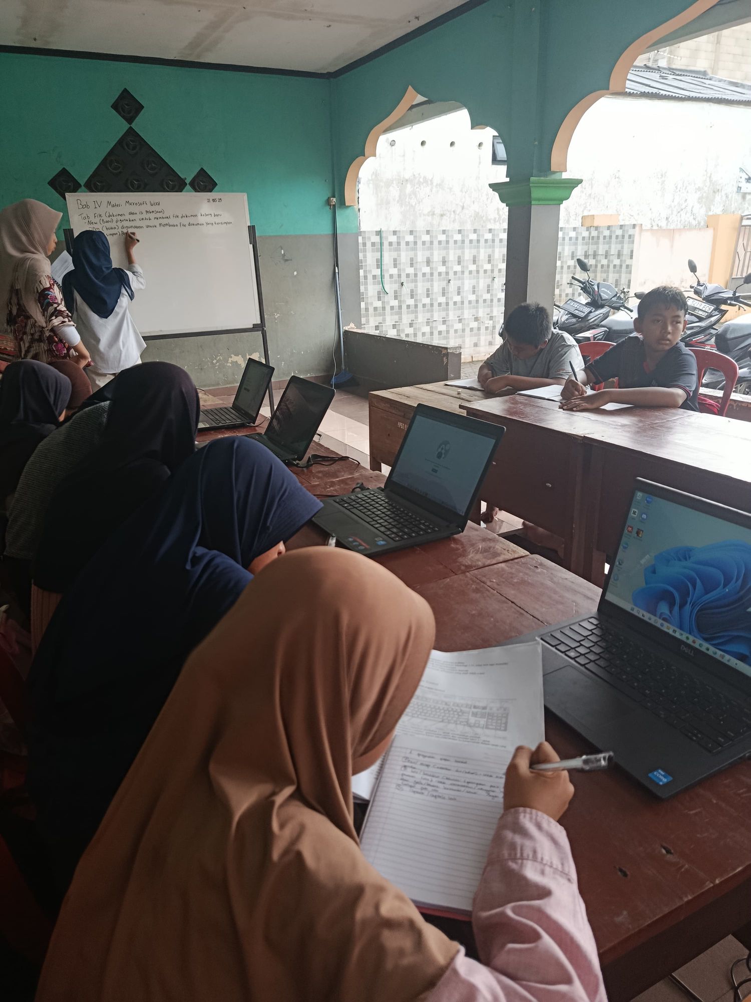 Galeri aktivitas KURSUS KOMPUTER GRATIS UNTUK MASYARAKAT  ke-6