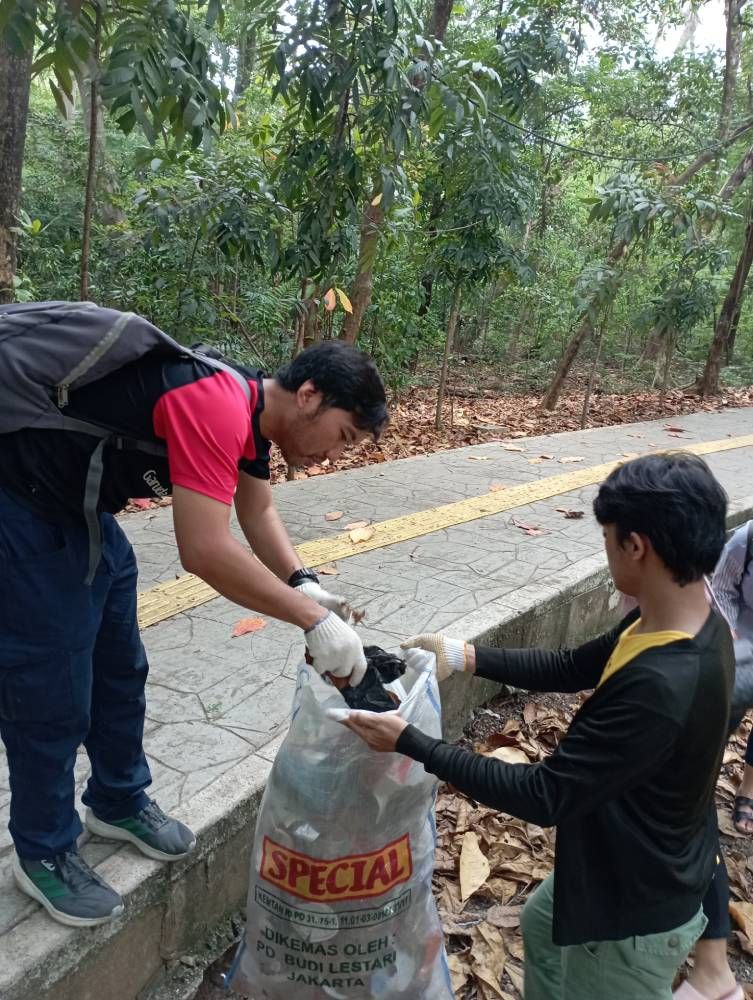 Galeri aktivitas Clean up dan pelepasan hewan  ke-2