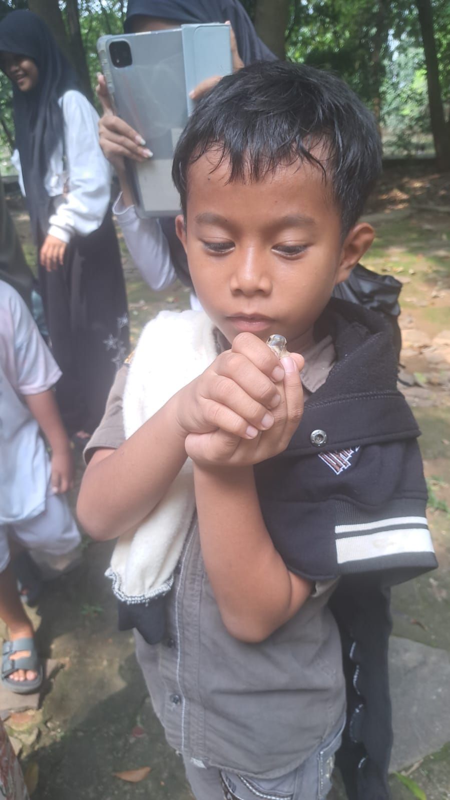 Galeri aktivitas Clean up dan pelepasan hewan  ke-5