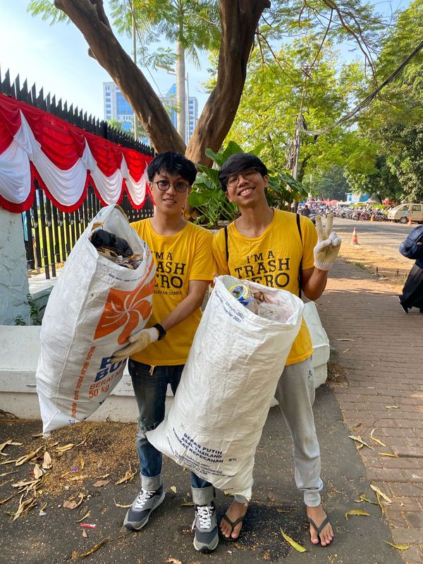 Galeri aktivitas Clean up Trash Hero Jakarta ke-227 ke-3