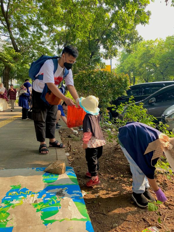 Galeri aktivitas Clean up Trash Hero Jakarta ke-227 ke-17
