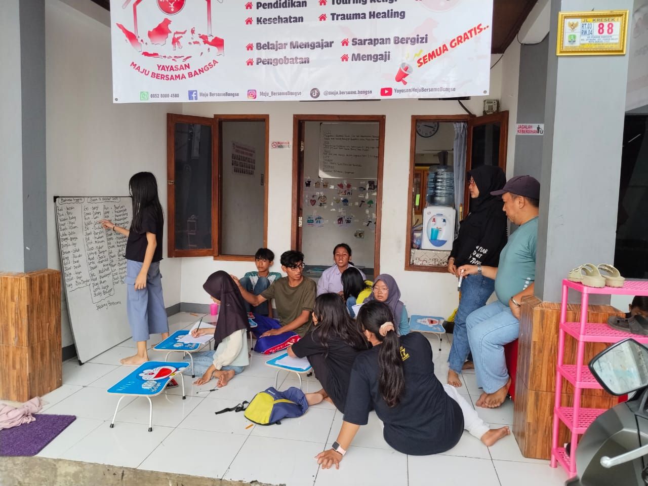 Galeri aktivitas Membutuhkan Voulenter Guru Muda ke-4