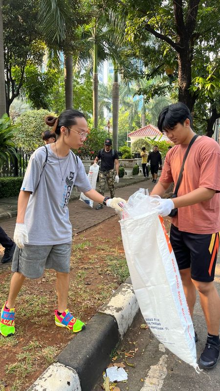Galeri aktivitas Clean up Trash Hero Jakarta ke-231 ke-13