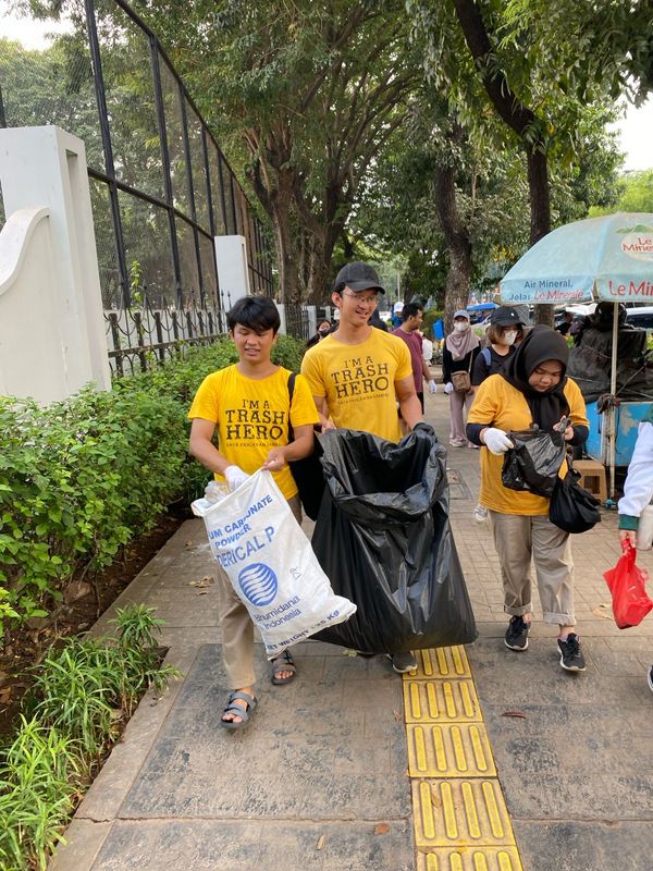 Galeri aktivitas Clean up Trash Hero Jakarta ke-232 ke-16