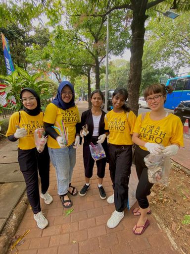 Galeri aktivitas Clean up Trash Hero Jakarta ke-232 ke-19